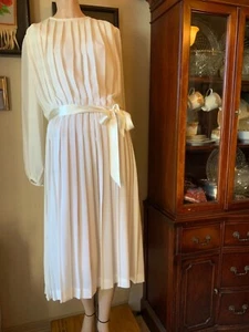 Vestido Vintage Liz Roberts Incorporado Plisado Marfil - Imagen 1 de 9