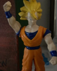 Figura de acción Super Saiyan 3 Goku con Halo Dragon Ball Z Irwin con bastón de arco - Imagen 1 de 1