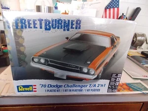 REVELL '70 Dodge Challenger STREET BURNER 2 'n 1 1/25 Model Kit *NEW* - Picture 1 of 3