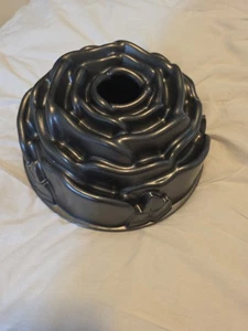 Nordic Ware Rose Bundt tortiera alluminio pressofuso antiaderente William Sonoma made in USA - Foto 1 di 5