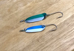 DOS (2) cucharas vintage Andy Reekers - colores surtidos azul/perla y plata/verde - Imagen 1 de 4