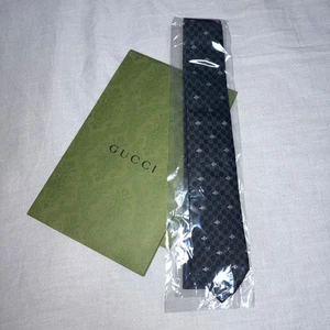 Schwarze Gucci Krawatte mit Bienenmuster aus 100 % Seide - Bild 1 von 1