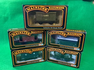 MAINLINE RAILWAYS OO GAUGE A RAKE OF FIVE MIXED ROLLING STOCK inc. Crosfield - Picture 1 of 7