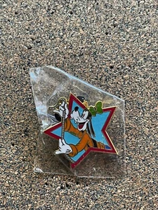 WDCC Disney Goofy Convention Pin - Event Guest Giveaway - LE 500 - Unopened - Picture 1 of 2