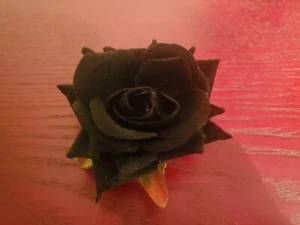 Fermaglio per capelli Halloween Dia de Muertos nero rosa morta fiore, spilla cappotto festa bomboniera - Foto 1 di 7