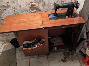 Nostalgie Nähmaschine - Bild 1 von 13