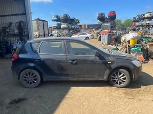 Breaking 2007 Kia Cee'd Ls CRDi 1.6 Diesel EINRADMUTTER - Bild 1 von 8