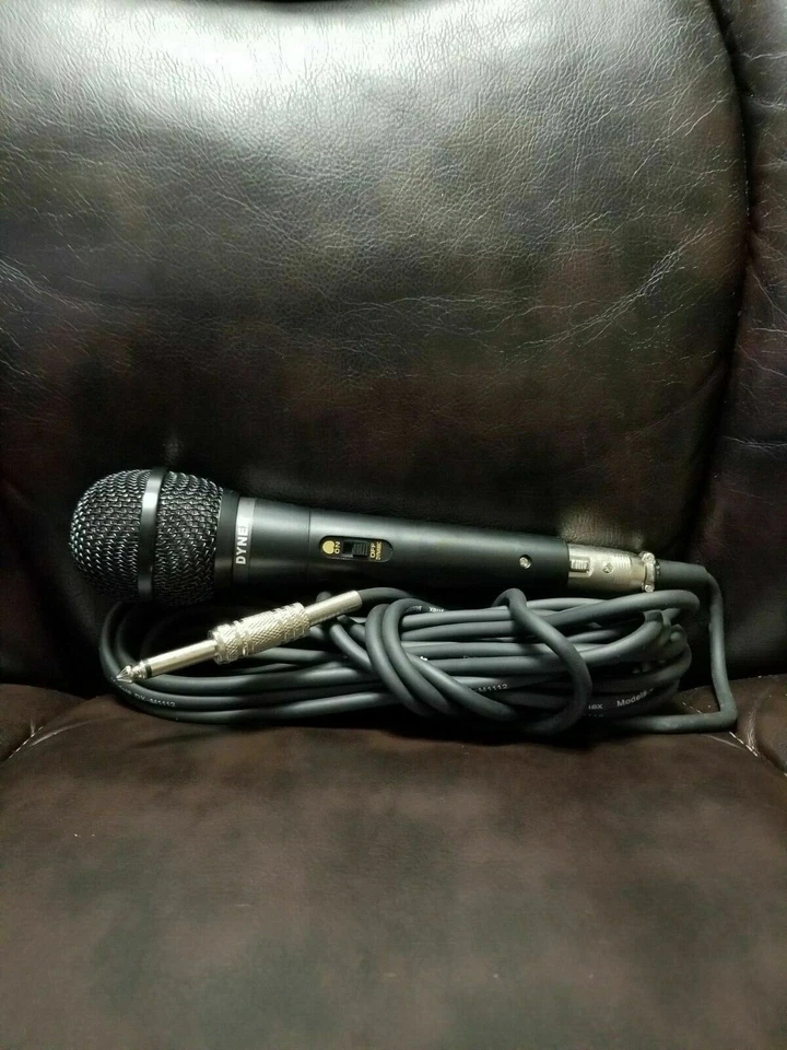 Micrófono Dinámico Unidireccional Dynex DX-M1112 con Cable T2 Foto 1 de 2