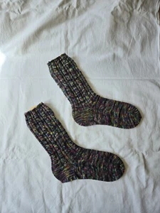 Socken handgestrickt aus Sockenwolle handgefärbt 39 / 40 dunkelblau/lila/dunkelg - Bild 1 von 4