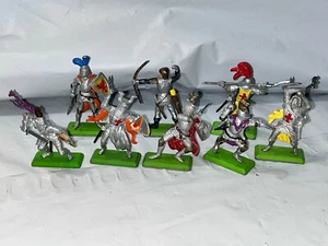 BRITIANS DEETAIL KNIGHTS SET OF EIGHT (8) VERY GOOD CONDITION!!! - Picture 1 of 7