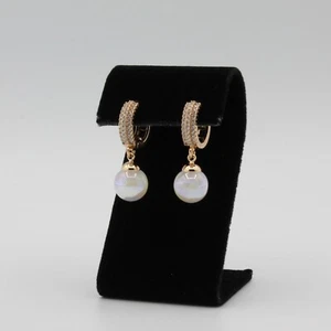 18 kt vergoldet weiße Zirkonia Huggie Perlen Ohrhänger hypoallergen - Bild 1 von 8