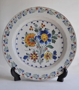 Delft - Plat En Faience Polychrome - XVIIIème - Foto 1 di 9