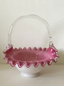 Vintage Fenton Pfirsich Wappen Braut Korb rosa weiß ummanteltes Glas geraffter Rand - Bild 1 von 9
