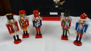 Cascanueces de mesa con 5 cascanueces en miniatura - Imagen 1 de 12