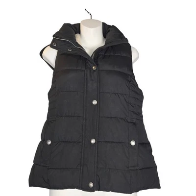 Chaleco acolchado pequeño con capucha resistente al agua campamento al aire libre Abercrombie & Fitch para mujer Foto 1 de 4