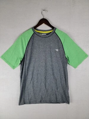 Camiseta Diadora cinza ativo com verde ajuste regular tamanho grande manga curta - Imagem 1 de 4
