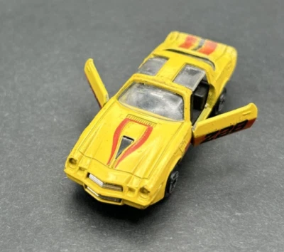 Zee Toys - Camaro Z28 amarillo #P367 - Hong Kong Foto 1 de 4