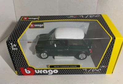 BURAGO DIE-CAST METAL MINI COOPER 1969 SCALE 1/24 DARK GREEN/WHITE - Image 1 of 3