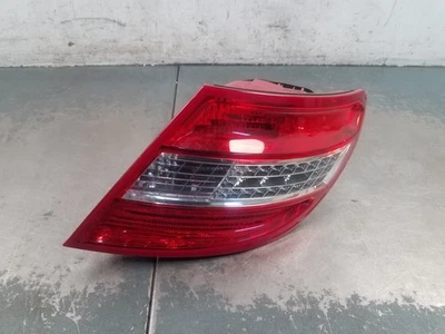 Luz trasera pasajero derecho Mercedes Benz AMG C 63 2009 #4942 i4 Foto 1 de 4