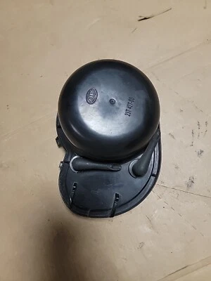 2001-2009 JAGUAR X TYPE  HEADLIGHT  BULB COVER CAP LEFT SIDE 237 427-00  OEM - Image 1 of 4