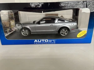 Autoart 2005 Ford Mustang GT 1:18 Scale Diecast Car 2004 Auto Show Version LE - Picture 1 of 6