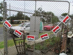 Marlboro, cigarette advertising, pennants, flags, string of 6, vintage - Imagen 1 de 3