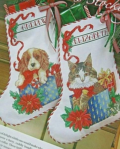 Punto de Cruz "FURRY FRIENDS MEDIAS" patrón ~ gato, cachorro, perro, flores de pascua - Imagen 1 de 1