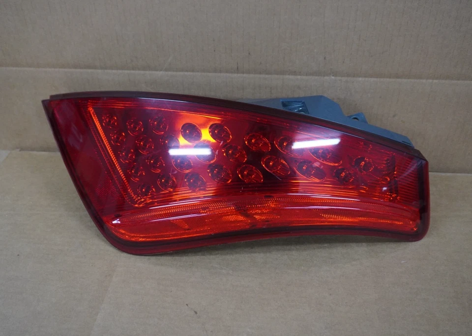 Luz trasera lateral derecha Nissan Murano 2006 2007 OEM 22063841 Foto 1 de 4