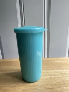 Tupperware Insulated 24 Aqua Tumbler. - Picture 1 of 1