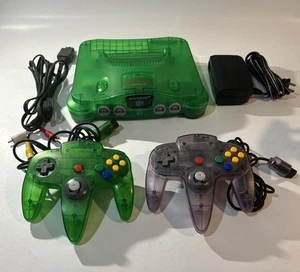 Consola N64 verde selva NUS-001 (EE. UU.) con controlador verde + púrpura atómico/probada - Imagen 1 de 10