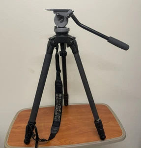 Miller Solo DV Tripod with DS-20 Fluid Head and Camera Mount Plate - READ - Picture 1 of 9
