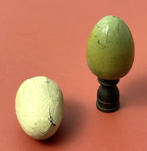 Antiguo/Vintage Madera Huevo Forma Color Verde y Crema - Imagen 1 de 6