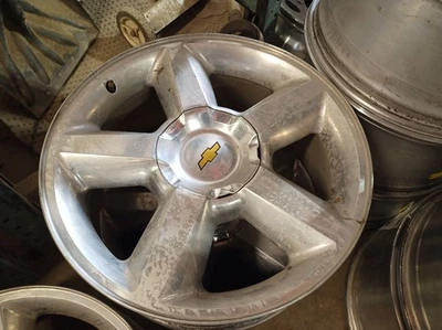 Llanta de aluminio 20x8,5" de Silverado 1500121884 2019 Foto 1 de 4