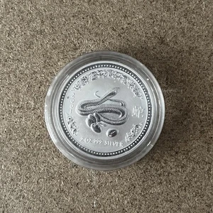 Moneda de plata Año Lunar de la Serpiente 2001 2 oz - Perth Mint Serie 1 *Publicación gratuita* - Imagen 1 de 13