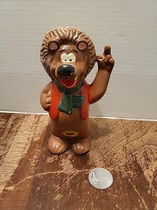 Vintage Hair Bear Bank Kings Dominion "Aiuto! E' l'Orso dei Capelli Mazzo" Con Moneta - Foto 1 di 17