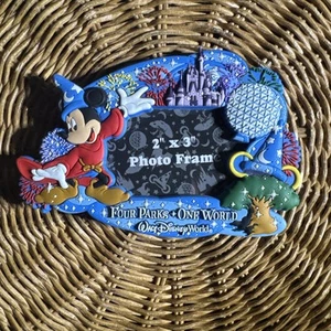 Marco de fotos Walt Disney World 2" x 3" imán de borde - Imagen 1 de 3