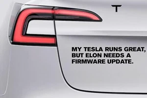 Aufkleber Sticker Auto Tesla 30cm x 7cm "Tesla runs great, Elon needs Update" - Bild 1 von 1