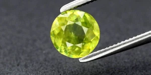 ★★ RARE !! JOLIE SPHENE VERT JAUNE DE MADAGASCAR : 5.7 mm ★★ p480.135t - Foto 1 di 1
