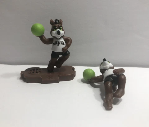 2022 NBA KINDER JOY TEAM MASCOT Basketball San Antonio Spurs The Coyote Lot of 2 Cover