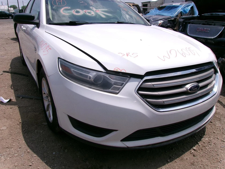 Б/у воздухоочиститель в сборе подходит: 2014 Ford Taurus 3,5 л без турбонаддува класса A - Изображение 1 из 4