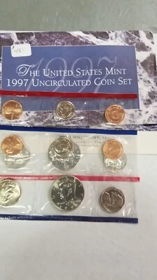 1997 P & D U.S. Mint Set Uncirculated 10 Coins in Original Government Packaging - Image 1 of 2