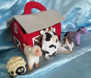 Piccolo Peluche Peluche Fattoria Fienile con 5 Animali - Foto 1 di 5