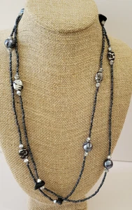 Perlen Halskette Strang grau schwarz Glas Kunststoff asymmetrisch Station stapelbar 48" - Bild 1 von 5