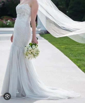 VESTIDO DE ENSUEÑO DE NOVIA PEQUEÑO NUEVO CON ETIQUETAS - Vestido de novia y velo de diseñador (sin alterar) Foto 1 de 4