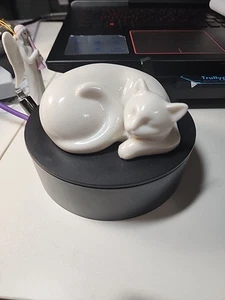 Sweet White Ceramic Cat Laying Down 1.5" Tall 4" Wide - Picture 1 of 7