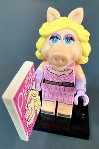 LEGO MUPPETS MINIFIGUR S SERIE 71033 - Miss Piggy - Bild 1 von 4