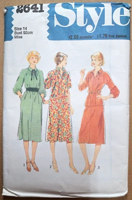 Style Sewing Pattern 2641 Misses Dress/Top Raglan Sleeves Skirt Size 14 Uncut - Image 1 of 3