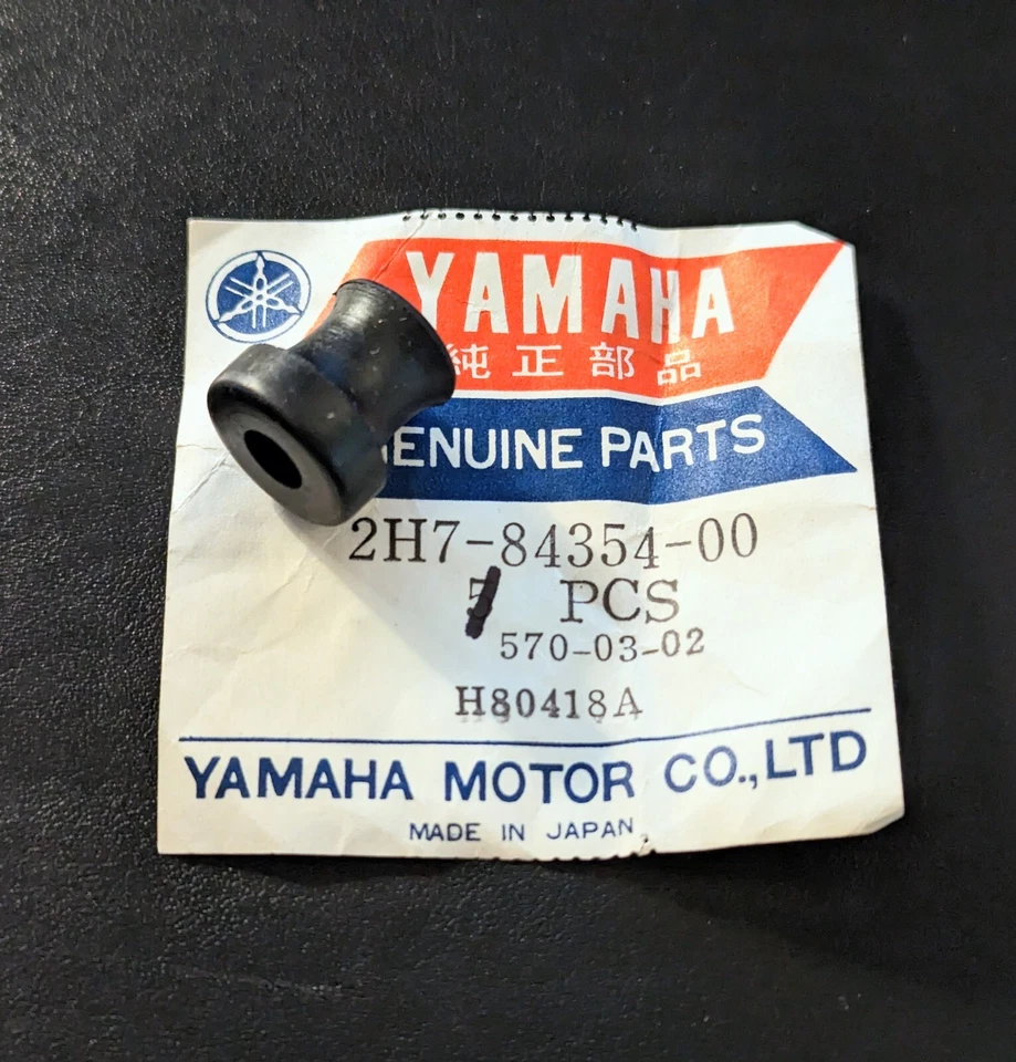 (1) Ojal de faros genuino NOS Yamaha OEM 1978-1981 XS1100 2H7-84354-00 Foto 1 de 1