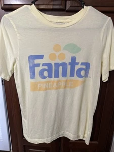 H&M Fanta Pineapple Graphic T-Shirt Damen Medium Gelb Kurzarm - Bild 1 von 3
