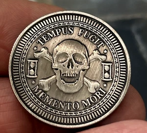 Memento Mori - Moneta da tasca portafortuna Tempus Fugit Skull (1 PC) - Foto 1 di 10